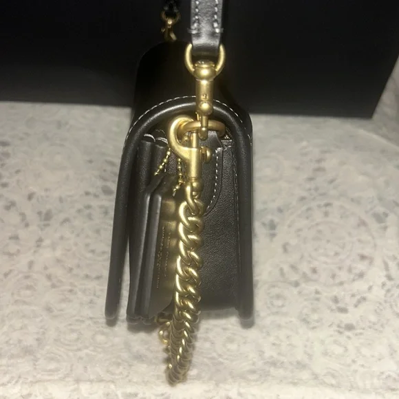 Gorgeous Coach Dinky Bag - Picture 5 of 13